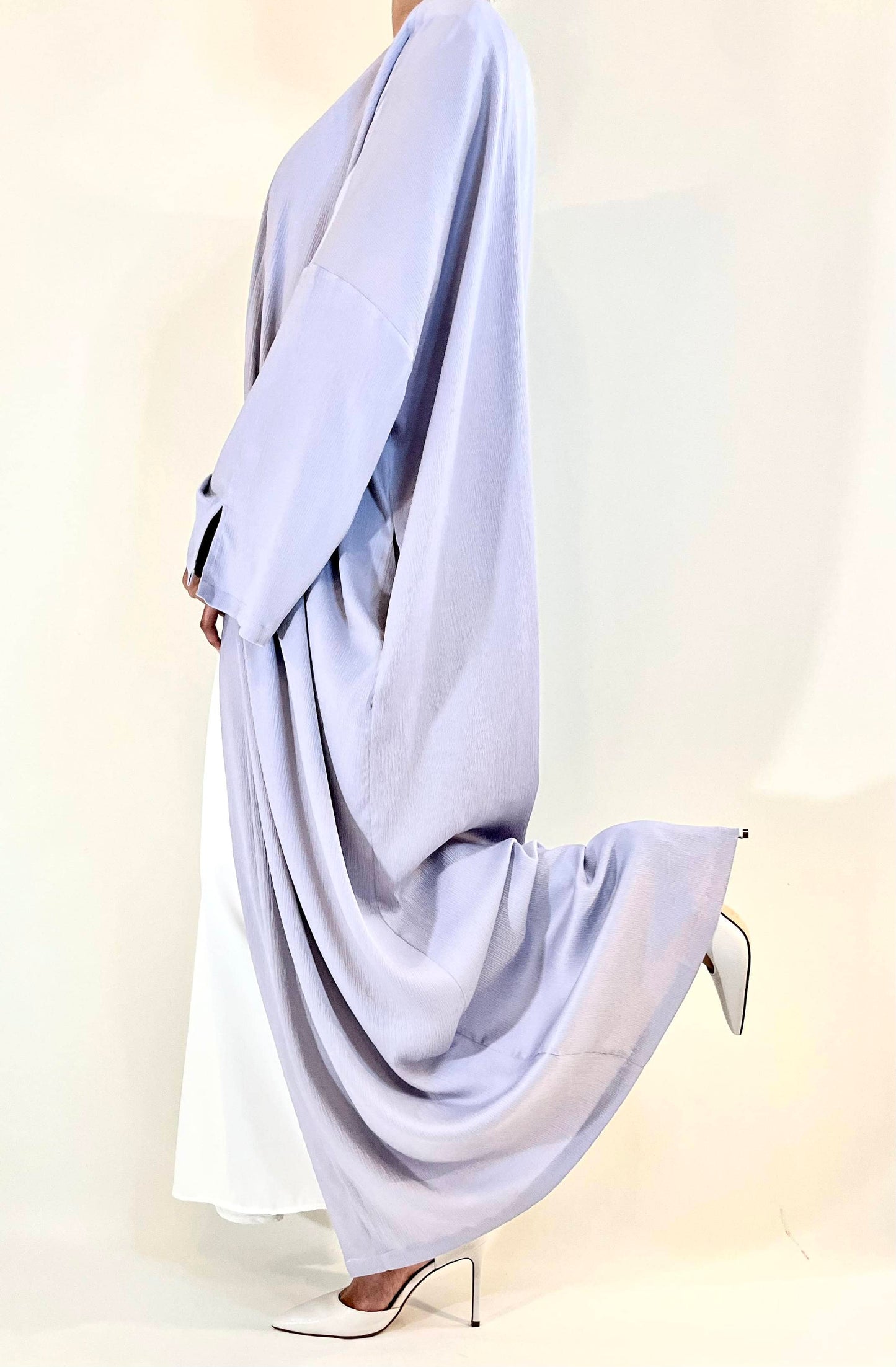 KIMONO GRIS, TEXTURÉ SATINÉ